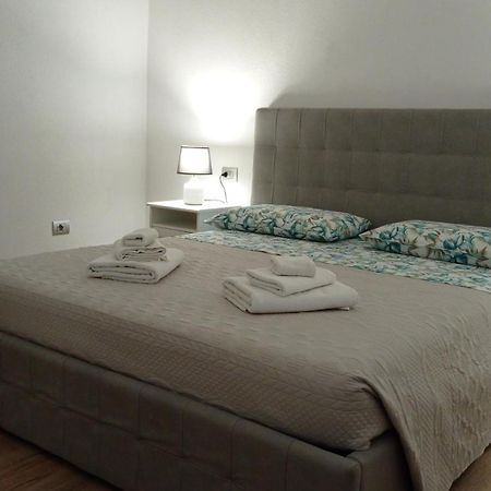 Casa Mirta Apartment Мандельо дел Ларио Екстериор снимка