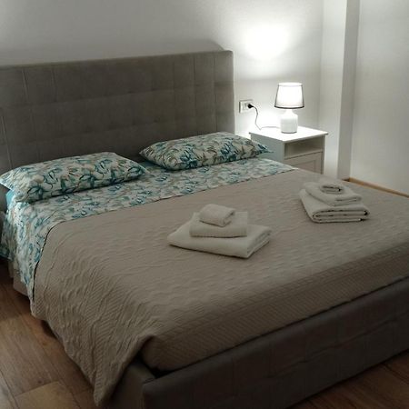 Casa Mirta Apartment Мандельо дел Ларио Екстериор снимка