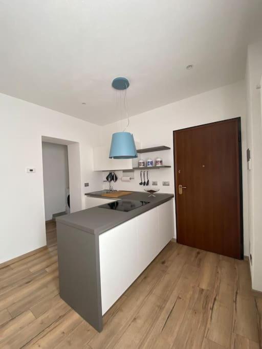 Casa Mirta Apartment Мандельо дел Ларио Екстериор снимка