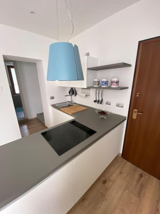 Casa Mirta Apartment Мандельо дел Ларио Екстериор снимка