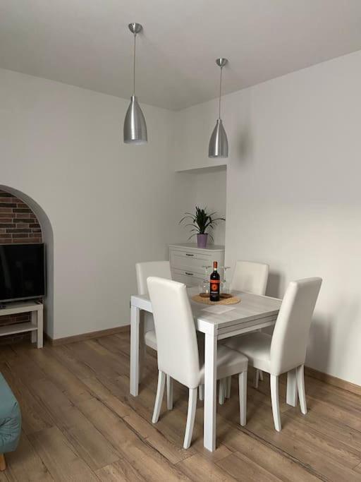Casa Mirta Apartment Мандельо дел Ларио Екстериор снимка