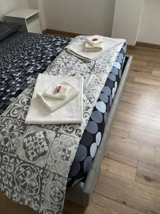 Casa Mirta Apartment Мандельо дел Ларио Екстериор снимка