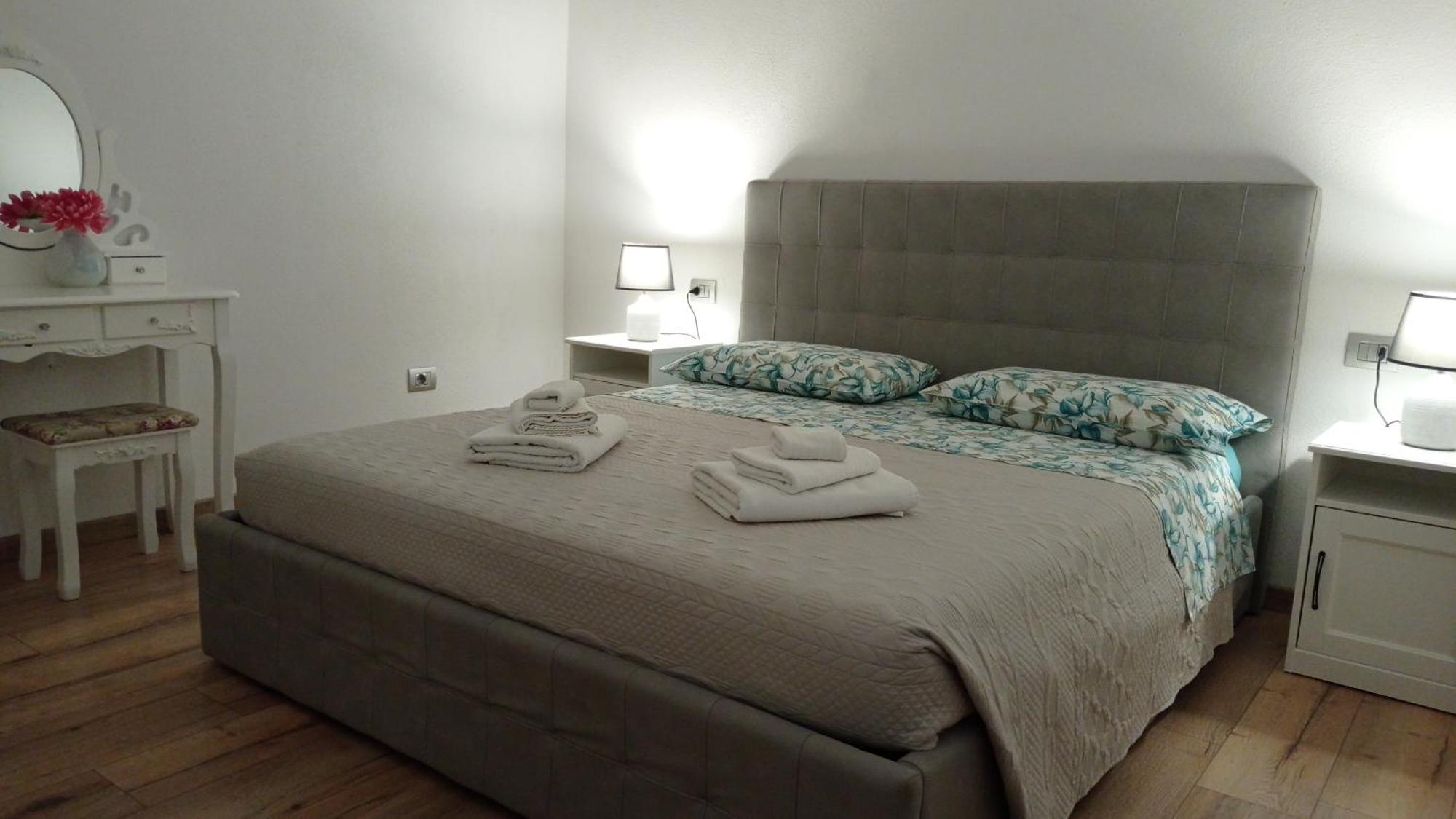 Casa Mirta Apartment Мандельо дел Ларио Екстериор снимка